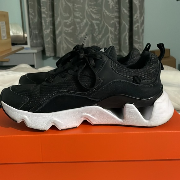 black nike ryz 365 2’s - Picture 8 of 12